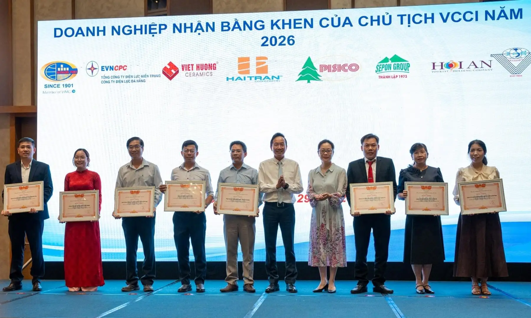 PISICO và Ánh Vy nhận Bằng khen của Chủ tịch VCCI